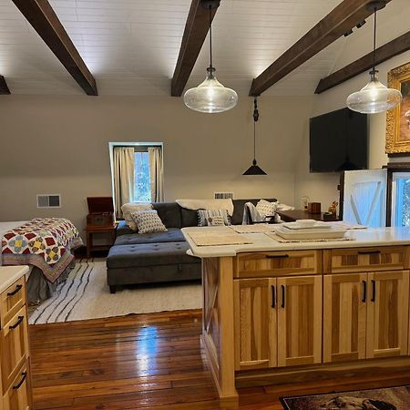 South Broadway Manor B&B - Near Fallingwater, Ohiopyle State Park, Hiking & Biking Trails Gap Scottdale Екстер'єр фото