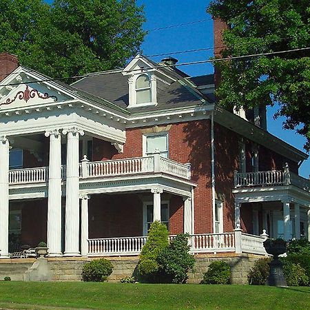South Broadway Manor B&B - Near Fallingwater, Ohiopyle State Park, Hiking & Biking Trails Gap Scottdale Екстер'єр фото