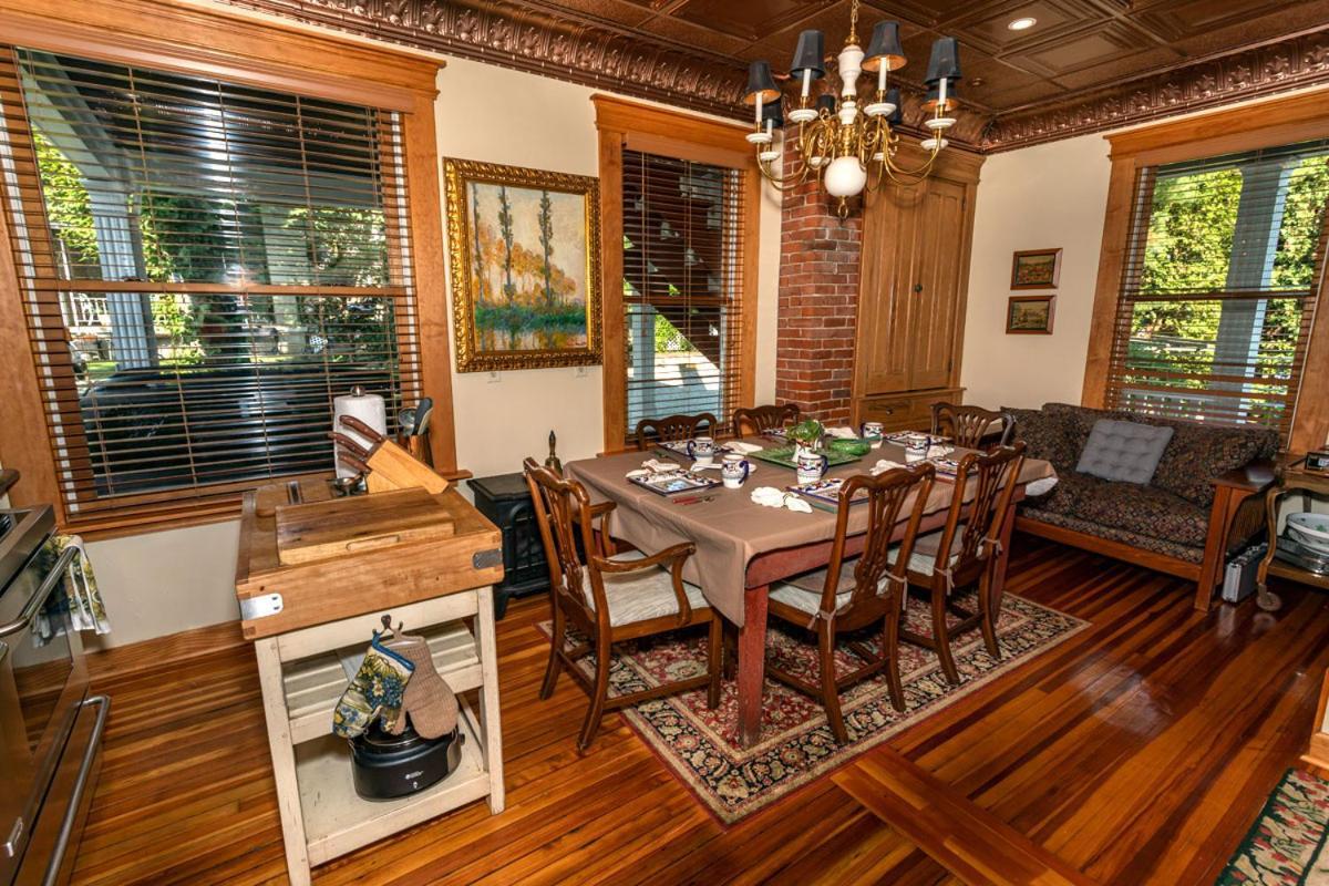 South Broadway Manor B&B - Near Fallingwater, Ohiopyle State Park, Hiking & Biking Trails Gap Scottdale Екстер'єр фото