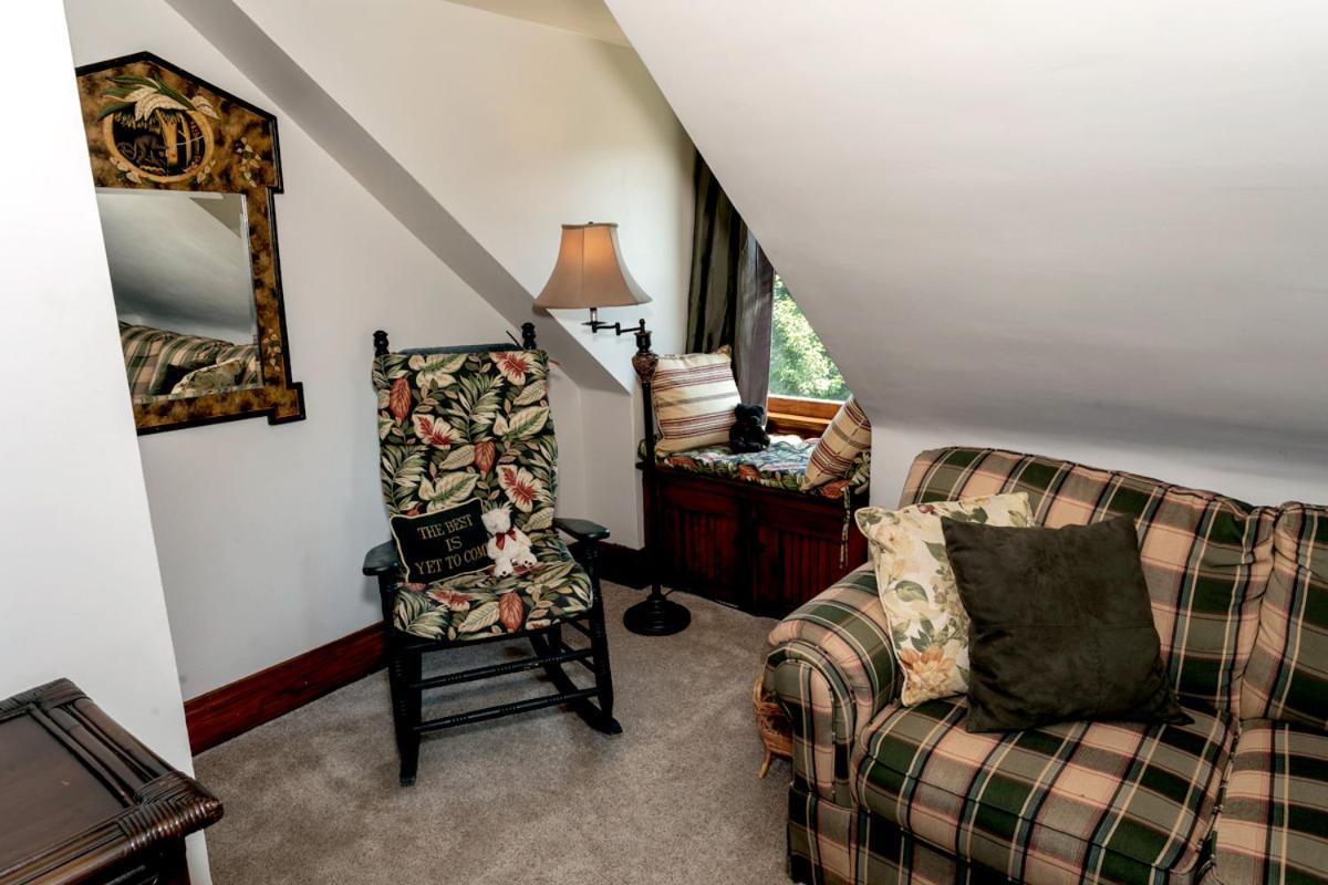 South Broadway Manor B&B - Near Fallingwater, Ohiopyle State Park, Hiking & Biking Trails Gap Scottdale Екстер'єр фото