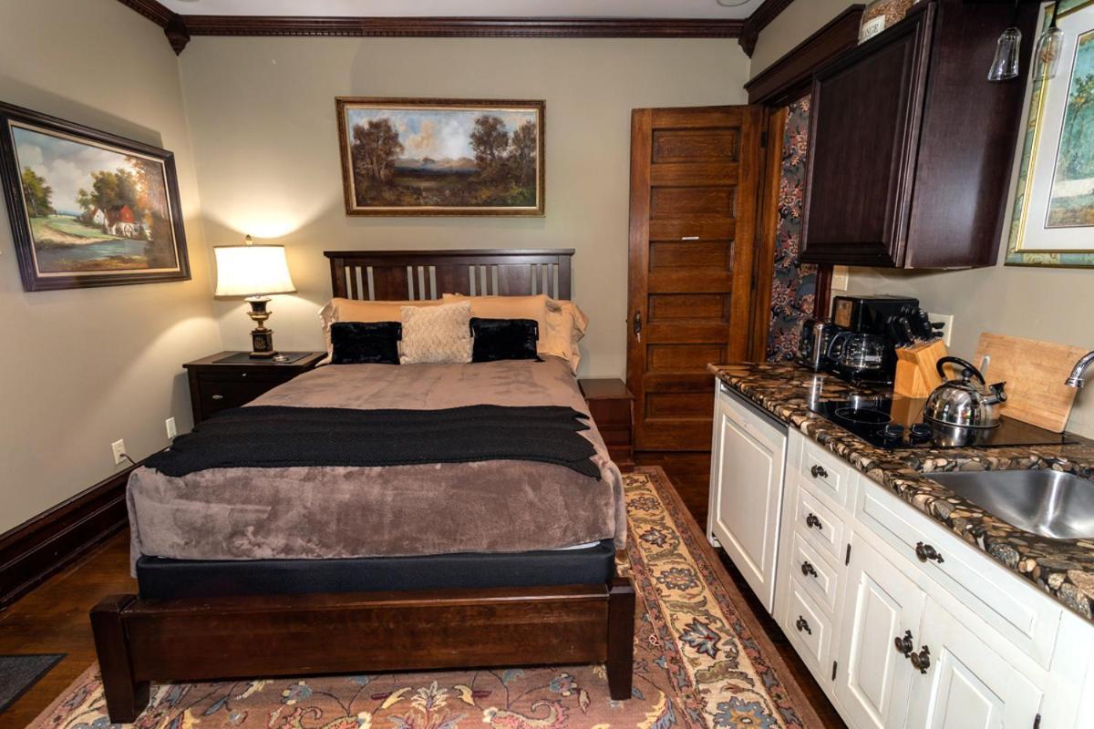 South Broadway Manor B&B - Near Fallingwater, Ohiopyle State Park, Hiking & Biking Trails Gap Scottdale Екстер'єр фото